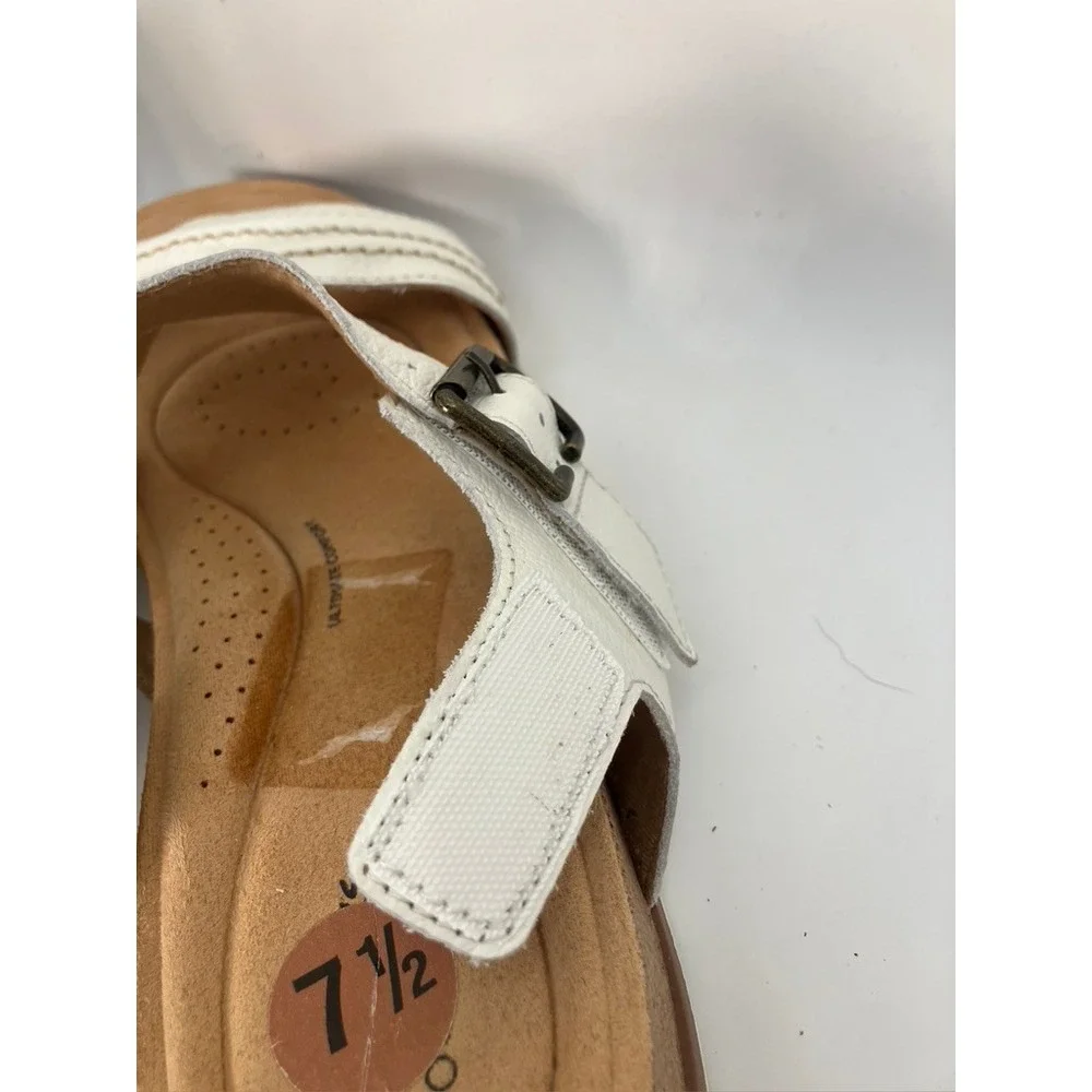 Clarks‎ Collection Sandals Womens 7.5 White Strappy Cork Wedge Ultimate Comfort